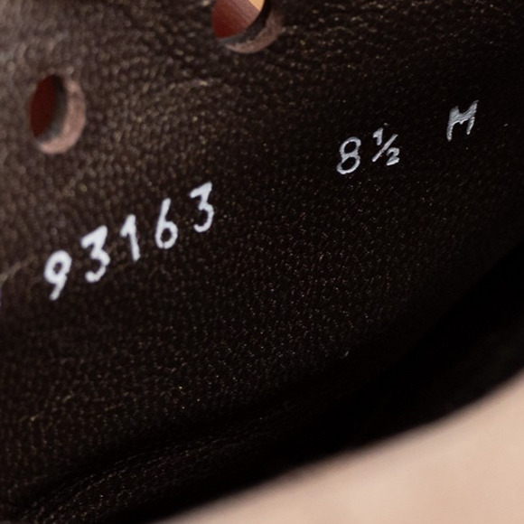 Stuart Weitzman Portside Gray Suede Grommet Slingback Stiletto 8.5 M Office - Picture 6 of 7